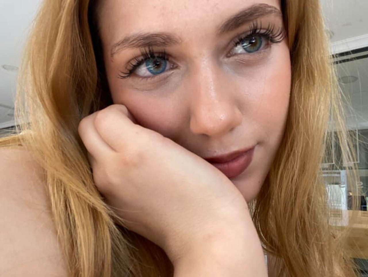 Carolina Renkli Lens: Doğal Görünümlü Renkli Lens Rehberi